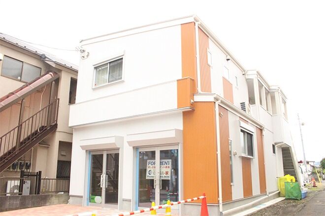 駐車場からお店まで